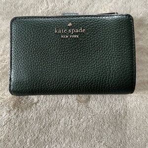 Kate Spade Leila compact bifold, color deep evergreen